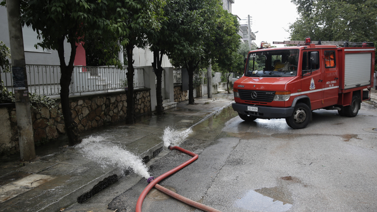 Ισχυρές βροχοπτώσεις: Δεκάδες κλήσεις στην Αττική – Πού θα συνεχιστεί η κακοκαιρία
