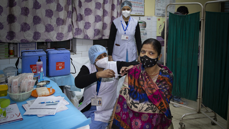 Σημαντική μείωση των κρουσμάτων Covid-19 στην Ινδία