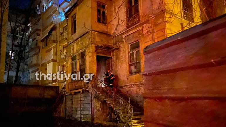 Πυρκαγιά σε νεοκλασικό κτήριο στη Θεσσαλονίκη