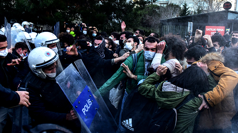 “Όχι” στον Ερντογάν από το Πανεπιστήμιο του Βοσπόρου “Όχι” στον Ερντογάν από το Πανεπιστήμιο του Βοσπόρου