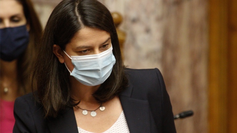 Κεραμέως: Μείωση ύλης στη Γ´ Λυκείου – Εμβολιασμοί για τους εκπαιδευτικούς