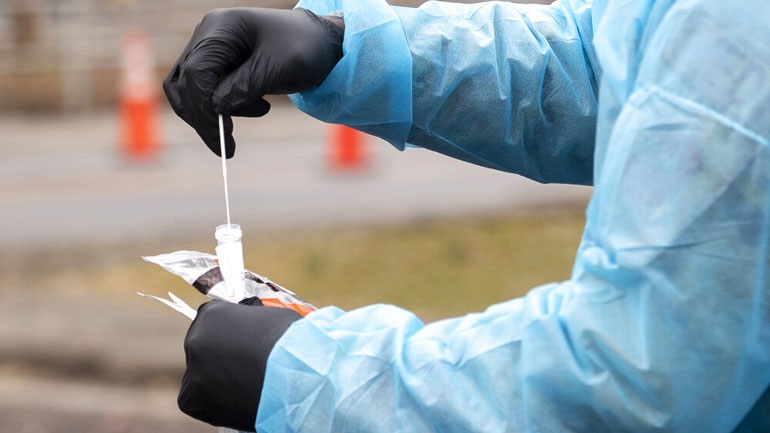 Η Δανία επιβάλλει νέους περιορισμούς λόγω των φόβων για τη βρετανική μετάλλαξη του κορωνοϊού