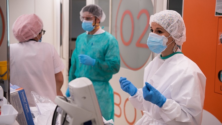 Βρετανία: Για πρώτη φορά πάνω από 60.000 επιβεβαιωμένα κρούσματα Covid-19 σε 24 ώρες