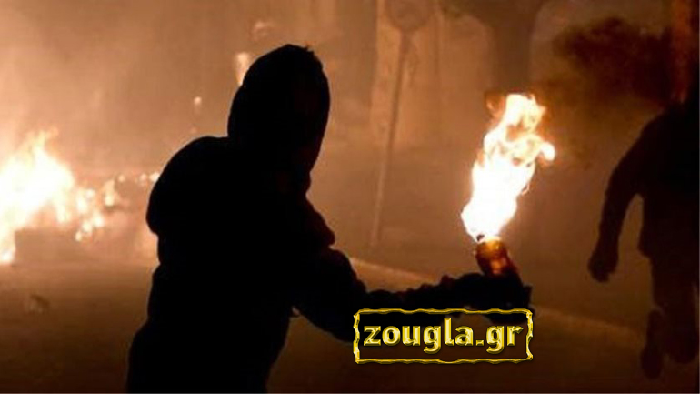 Απόφαση Ναυτοδικείου Πειραιά: Εμπρηστικός -και όχι εκρηκτικός- μηχανισμός οι βόμβες μολότοφ