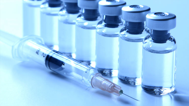 Ενάντια στις προτάσεις για αλλαγή στις δόσεις των εμβολίων η FDA