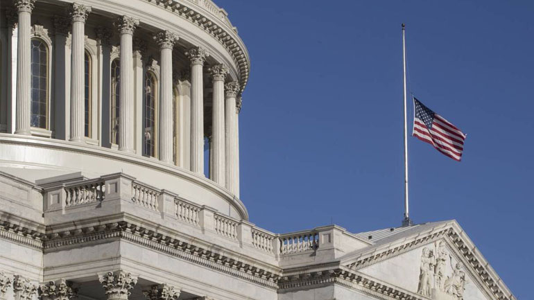 Νεοεκλεγείσα βουλευτής των Ρεπουμπλικανών δηλώνει ότι θα πηγαίνει στο Κογκρέσο με το όπλο της