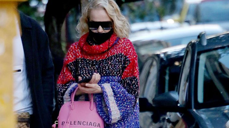 Νατάσα Καλογρίδη: Stylish εμφάνιση στο κέντρο της πόλης