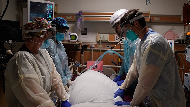 Ξεπέρασε τους 1.000 θανάτους από Covid-19 σε ένα 24ωρο η Βρετανία