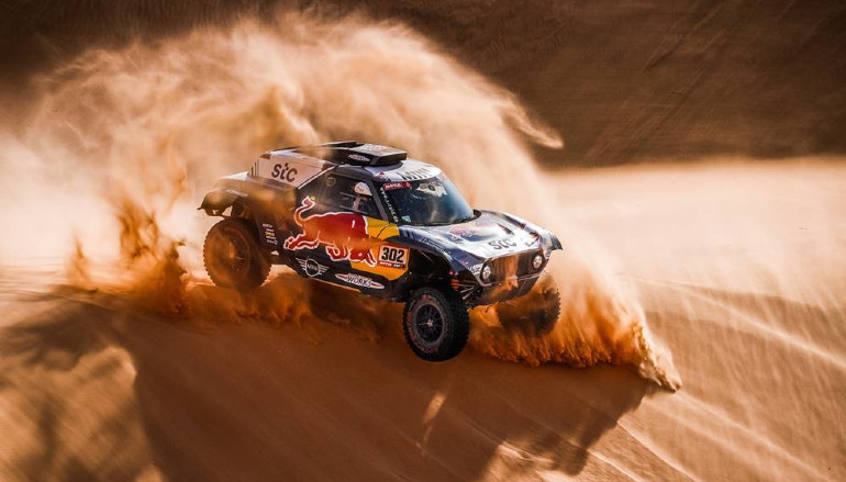 Ο "Mr Dakar" (Peterhansel) ανέβηκε στην πρώτη θέση της Γενικής Κατάταξης με το Mini