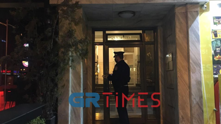 Θεσσαλoνίκη: Επίθεση με μπογιές στο γραφείο της Έλενας Ράπτη