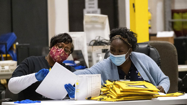 ΗΠΑ: Ο Δημοκρατικός Γουόρνοκ κερδίζει τη μία από τις δύο έδρες για τη Γερουσία στην Τζόρτζια