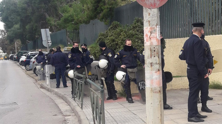 Κλείνει το Άλσος στη Νέα Σμύρνη – ΜΑΤ και κλούβες στο σημείο