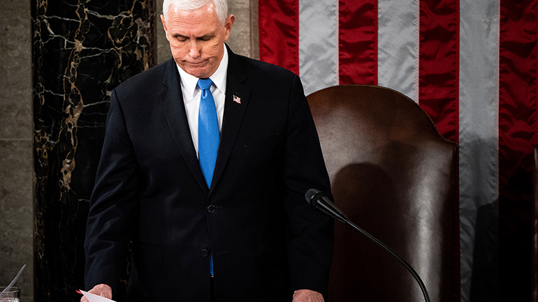 «Αδειάζει» τον Τραμπ ο Πενς: Δεν θα αντιταχθεί στην πιστοποίηση της νίκης Μπάιντεν