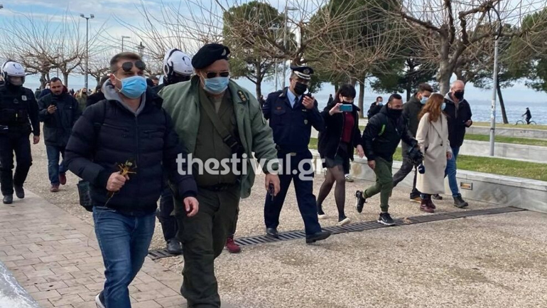 Μία σύλληψη και 10 πρόστιμα για τη ρίψη του Σταυρού στον Θερμαϊκό