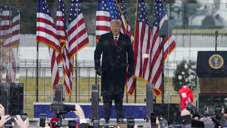 Ανένδοτος ο Τραμπ: Δεν θα παραδεχτούμε ποτέ την ήττα – Παρέλυσε η Ουάσιγκτον