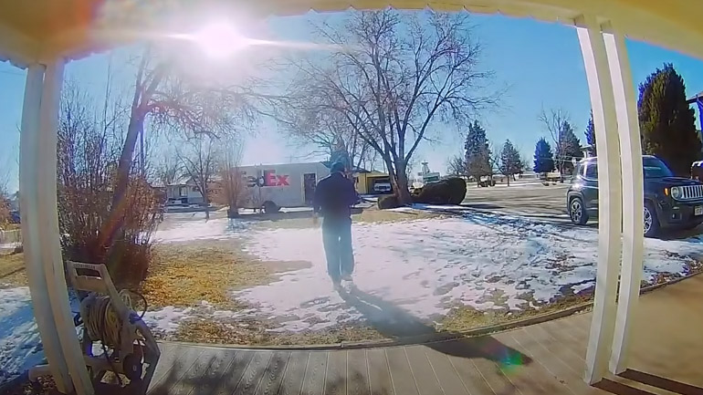 Δεν πρόλαβε να αφήσει ένα δέμα, του έκλεψαν το φορτηγό