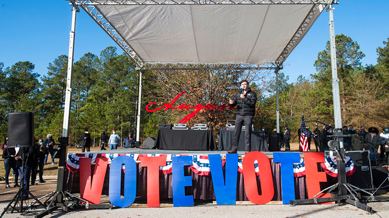 Οι Δημοκρατικοί παίρνουν τον έλεγχο της Γερουσίας κερδίζοντας και τη δεύτερη έδρα στην Τζόρτζια