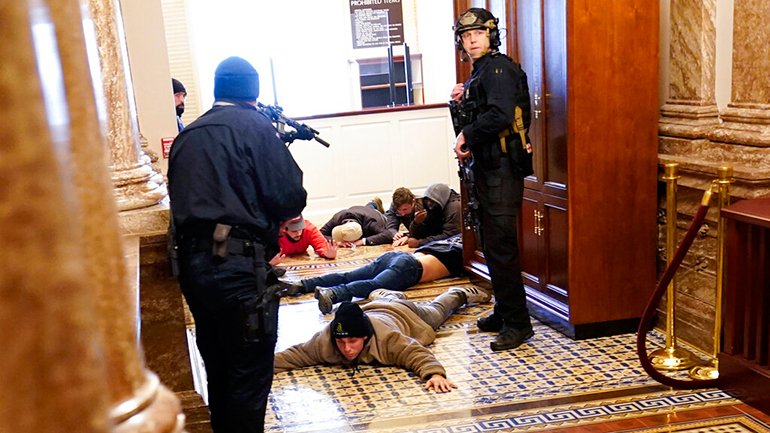 Στρατιώτες της Εθνοφρουράς έφτασαν στο Καπιτώλιο για αποκατάσταση της τάξης