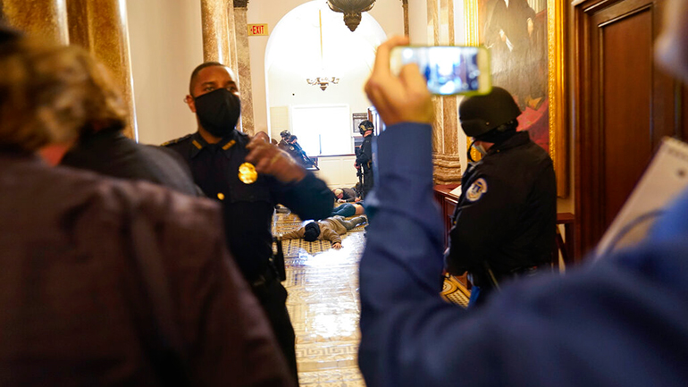 ΗΠΑ: Μεγάλες αμερικανικές εταιρίες καλούν τον Τραμπ να «θέσει τέλος στο χάος»