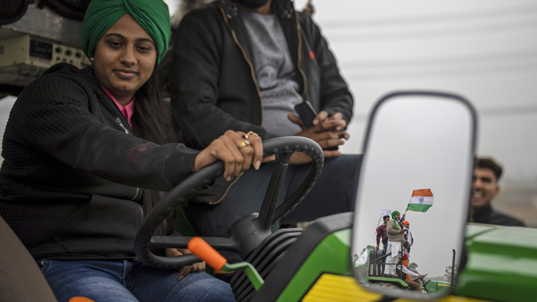 Ινδία: Κουβάλησαν πτώμα στην τράπεζα για να αποδεσμεύσoυν χρήματα από το λογαριασμό του