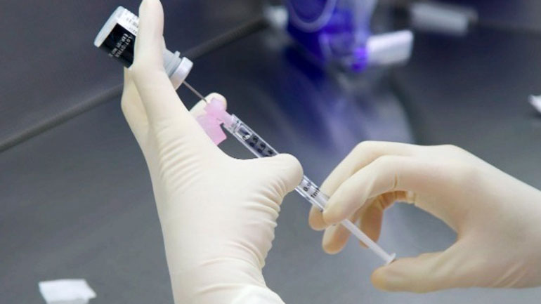 CDC: Υπερβολικά σπάνιες οι σοβαρές αλλεργικές αντιδράσεις στα εμβόλια για τον κορωνοϊό