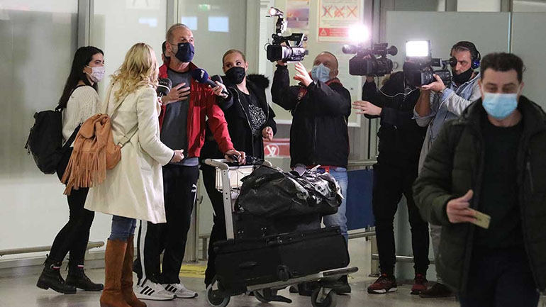 Δείτε τι λέει ο Πέτρος Κωστόπουλος στην κάμερα μετά την επιστροφή του από το Ντουμπάι