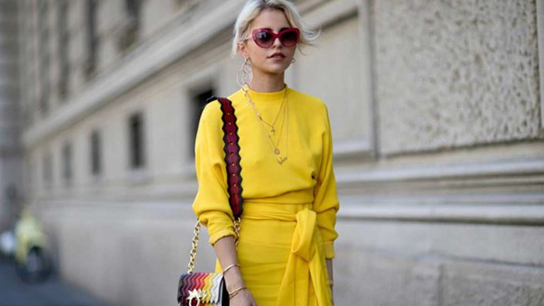 Illuminating yellow: Πώς να φορέσετε το χρώμα του 2021 όπως τα κορίτσια της μόδας