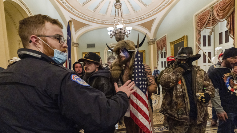 ΗΠΑ: Συλλήψεις 68 ατόμων μετά τη βίαιη εισβολή στο Καπιτώλιο