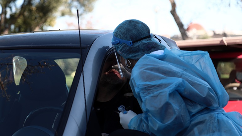 Αισιόδοξα μηνύματα από τα rapid tests σε Βόλο και Σκιάθο