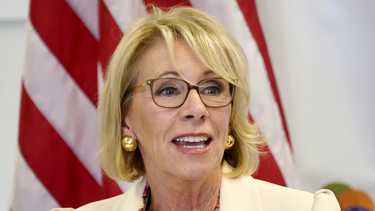 ΗΠΑ: Παραιτήθηκε η υπουργός Παιδείας μετά την εισβολή στο Καπιτώλιο