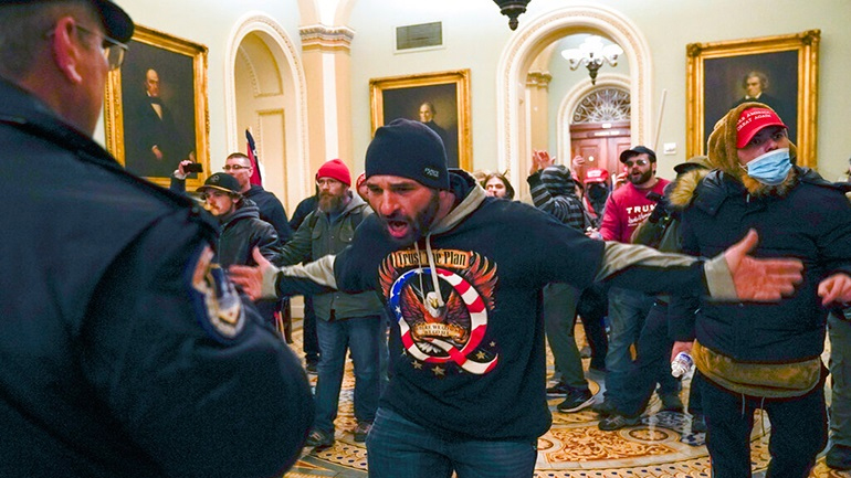 Παραιτήθηκαν ο επικεφαλής της αστυνομικής δύναμης της Γερουσίας και ο επικεφαλής της αστυνομίας του Καπιτωλίου