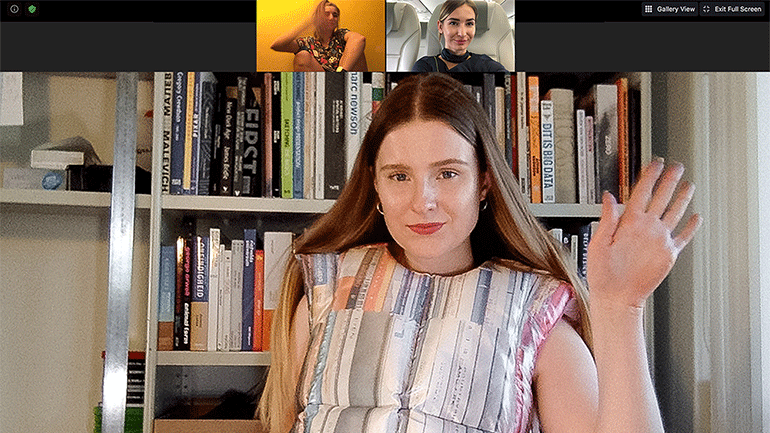 Κρεασιόν-πάπλωμα για βιντεοκλήσεις στη διάρκεια του εγκλεισμού