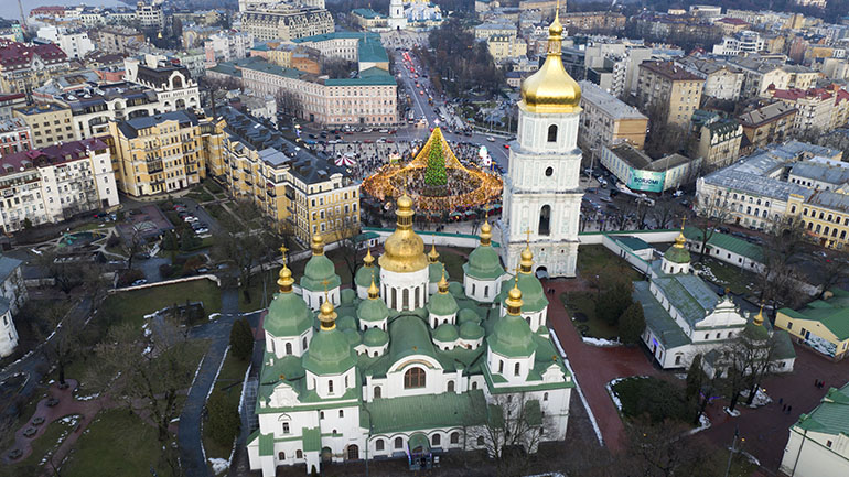 Η Ουκρανία κλείνει τα σχολεία και τα εστιατόρια καθώς τίθεται σε ισχύ νέο πανεθνικό lockdown