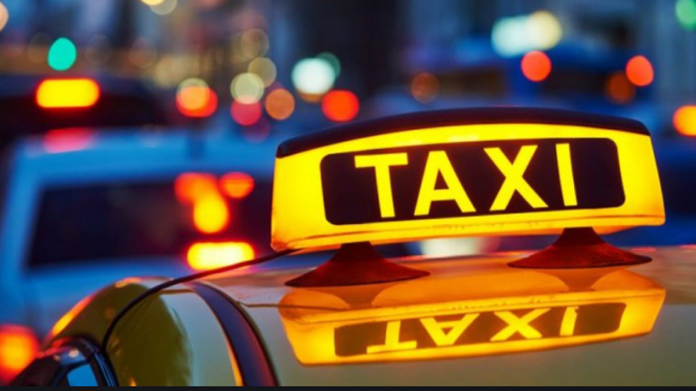 Οδηγός ταξί στο Μενίδι βρήκε στην οροφή του οχήματός του αδέσποτη σφαίρα