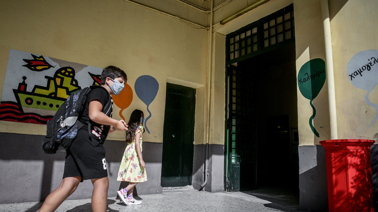 Στα θρανία οι μαθητές δημοτικών και νηπιαγωγείων