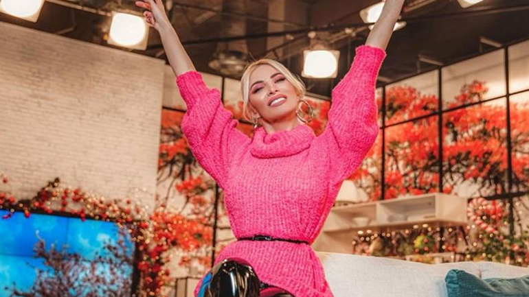 Get the look: Φορέστε το βινύλ παντελόνι όπως η Κατερίνα Καινούργιου