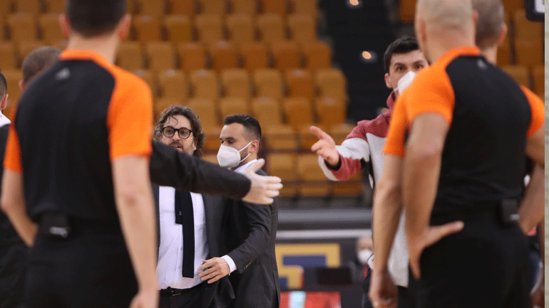 Euroleague: «Υπάρχει φάουλ από τον Βεζένκοφ στην τελευταία φάση, έπρεπε να δοθούν τρεις βολές στον Τσίπσερ»