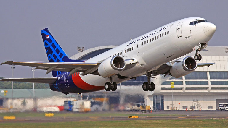 Οι αρχές της Ινδονησίας στέλνουν πλοία στο σημείο που κατέπεσε το αεροσκάφος της Sriwijaya