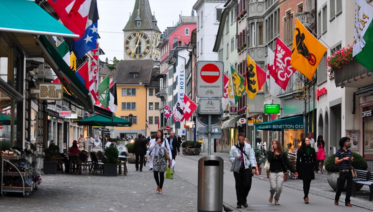 Με χρεοκοπία απειλούνται τα μισά εστιατόρια και ξενοδοχεία της Ελβετίας αν παραταθούν τα μέτρα Με χρεοκοπία απειλούνται τα μισά εστιατόρια και ξενοδοχεία της Ελβετίας αν παραταθούν τα μέτρα