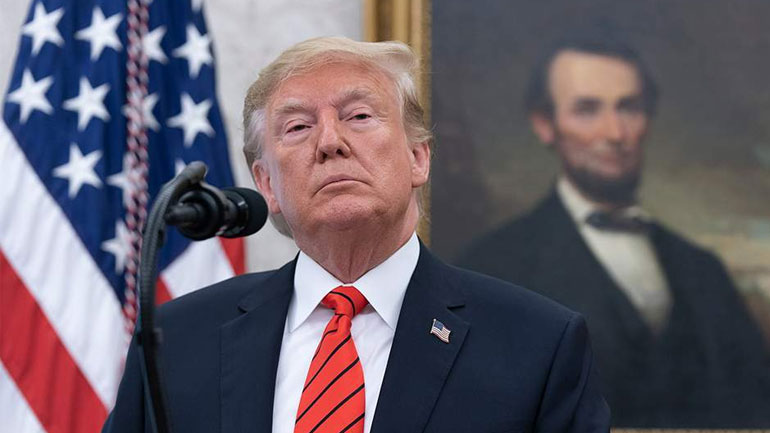 Ρεπουμπλικάνος γερουσιαστής ζήτησε την παραίτηση του Τραμπ Ρεπουμπλικάνος γερουσιαστής ζήτησε την παραίτηση του Τραμπ