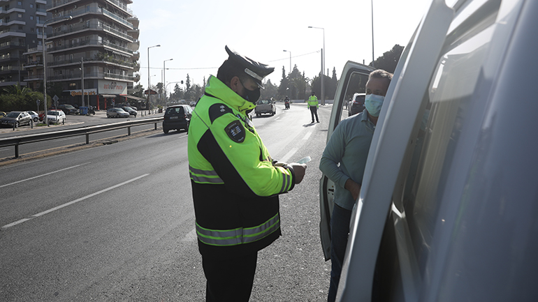 Σαρωτικοί έλεγχοι από την ΕΛ.ΑΣ για την τήρηση των υγειονομικών μέτρων