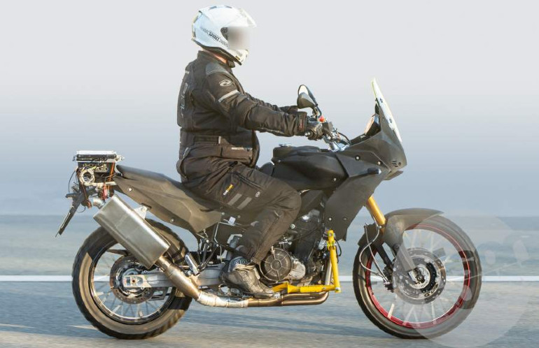 Ψηλές αναρτήσεις, όρθια θέση οδήγησης και όλο το πακέτο των ηλεκτρονικών στο Tuareg.