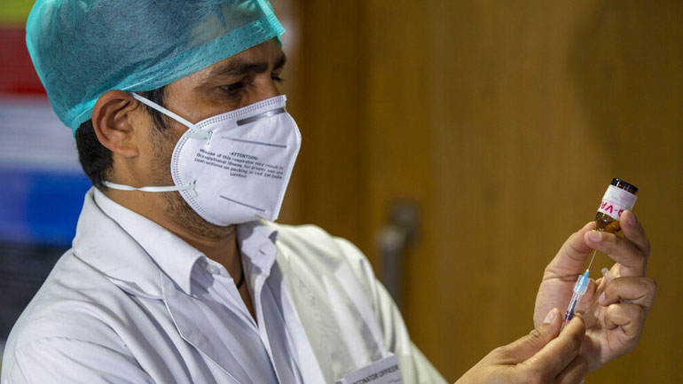 ΕΚΠΑ: Οι αλλεργικές αντιδράσεις στο εμβόλιο κατά του Covid-19 είναι σπάνιες και τα οφέλη του υπερτερούν