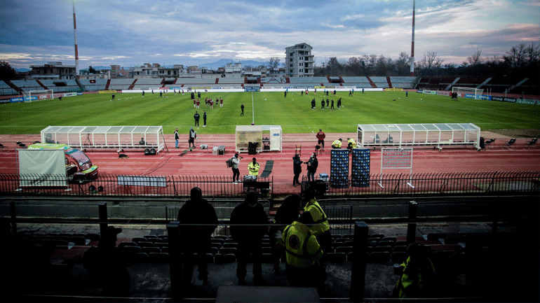 Υβριστικό σύνθημα πάνω στα καθίσματα του Αλκαζάρ!