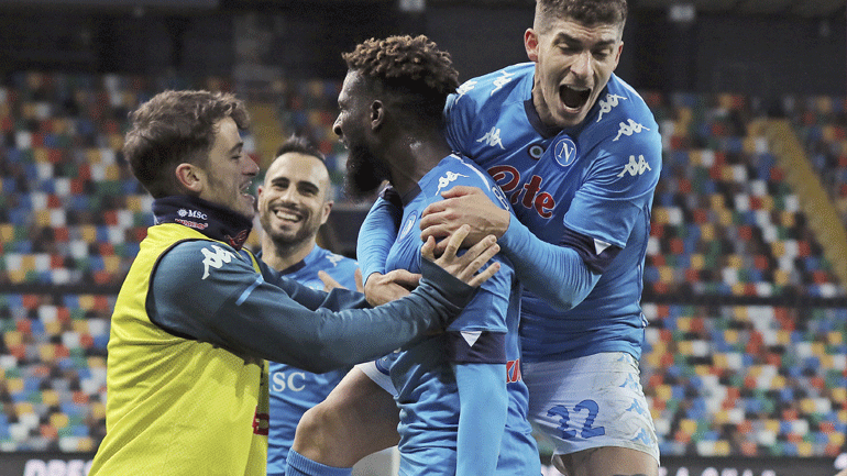 Ιταλία: «Διπλό» στο 90΄ για τη Νάπολι, τραυματίστηκε ο Μανωλάς
