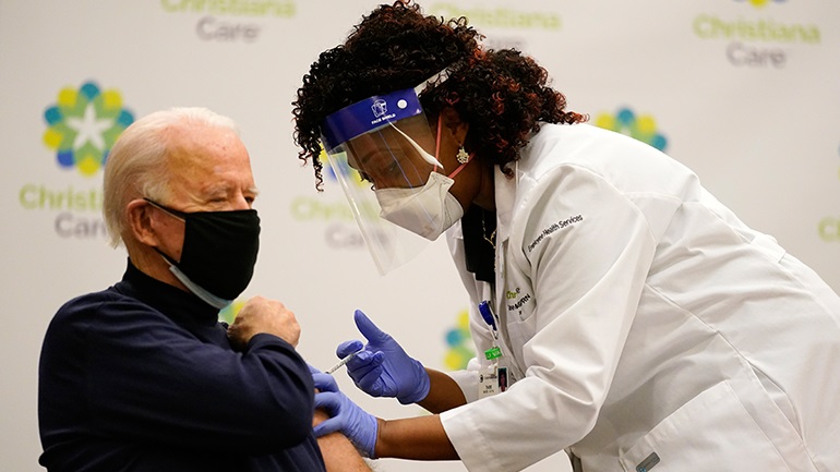 Ο Μπάιντεν θα κάνει τη δεύτερη δόση του εμβολίου της Pfizer