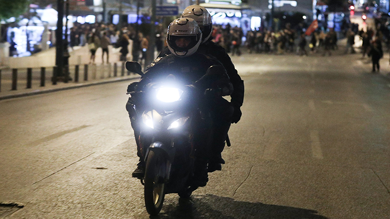 Αναταραχή έξω από το Γενικό Κρατικό Νίκαιας Αναταραχή έξω από το Γενικό Κρατικό Νίκαιας