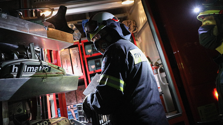 Εμπρησμός σε αυτοκίνητο δημοσιογράφου έξω από τηλεοπτικό σταθμό