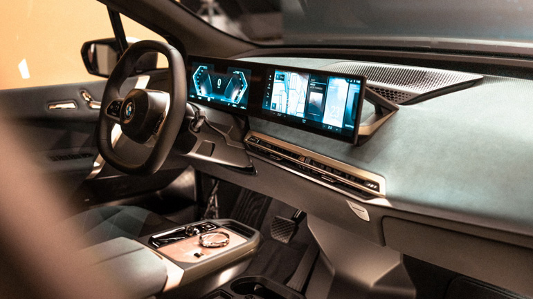 Η νέα οθόνη της BMW θυμίζει τηλεόραση