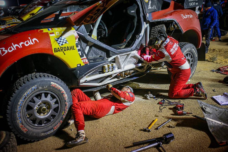 Μία εικόνα που βλέπουμε συχνά τις τελευταίες ημέρες από τους Loeb, Elena...